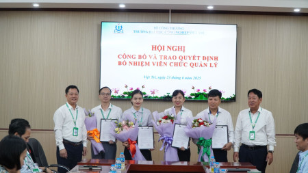 Hội nghị công bố và trao quyết định bổ nhiệm viên chức quản lý